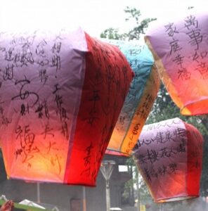  九份観光と合わせて訪れたい！十分のランタン上げ体験