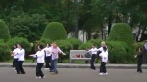 公園で体験！朝の太極拳レッスン