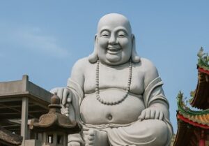 圧巻の布袋様と本堂の見どころ