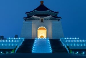 夜のライトアップも見逃せない