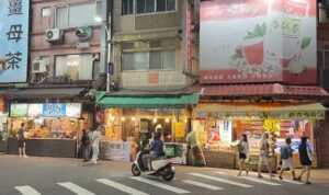 淡水老街で食べ歩きと買い物三昧
