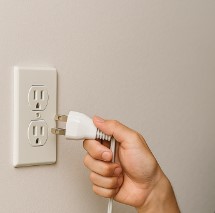 3つ穴コンセントもそのまま使える